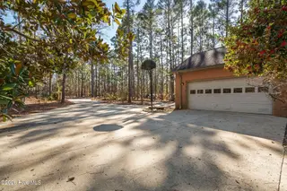 1461 S Shore Drive, Southport, NC 28461 – photo 3: Garage