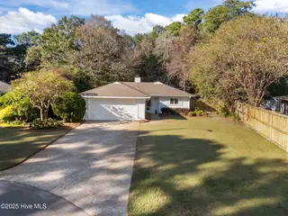 7006 Key Point Drive, Wilmington, NC 28405 — 3-bedroom home in Covil Estates, Wilmington, NC, photo 12 of 67: 29-web-or-mls-DJI_20251020100140_0880_D