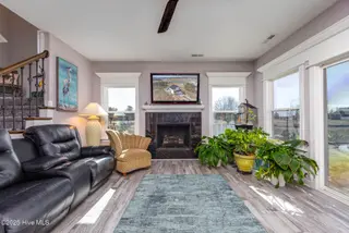 456 Pointe Vista Drive, Elizabeth City, NC 27909 – photo 12: 07-456 Pointe Vista - Living Room-3