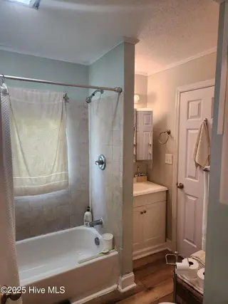 215 S Lee Avenue, Beulaville, NC 28518 — 2-bedroom home, Beulaville, NC, photo 15 of 17: Bathroom