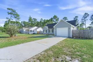 20 S Shelby Road, Southport, NC 28461 — 3-bedroom home in Boiling Spring Lakes, Southport, NC, photo 2 of 30