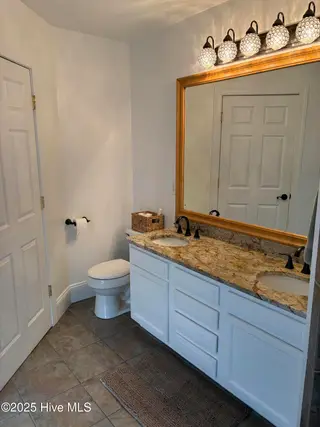 1418 Spencer Avenue, New Bern, NC 28560 – photo 14: Master bath