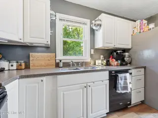 310 White Oak Street, Jacksonville, NC 28540 – photo 7: 6-web-or-mls-310 white oak st. 8