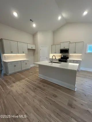 2410 Starling Lane, New Bern, NC 28562 – photo 6: Kitchen Pic 3