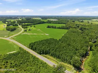 1175 Laurie Ellis Road, Winterville, NC 28590 – photo 6: 6-web-or-mls-DJI_20260730135134_0074_D
