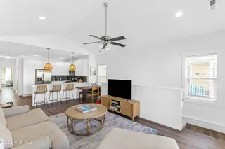 1511 Snapper Lane Unit 2, Carolina Beach, NC 28428 – photo 12: 008_1511_snapper_lane_2-04_600