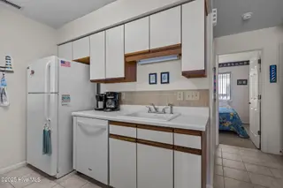 9100 Reed Drive 4305, Emerald Isle, NC 28594 – photo 15: Kitchen