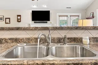 405 Mary Lee Court, Winterville, NC 28590 — 3-bedroom home in Paramore Farms, Winterville, NC, photo 16 of 51: 35-web-or-mls-IMG_0050