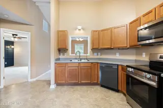 268 Brookstone Way, Jacksonville, NC 28546 – photo 8: high ceilings