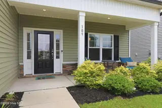 109 S Wild Indigo Place, Hampstead, NC 28443 — 4-bedroom home in Magnolia Reserve, Hampstead, NC, photo 5 of 44