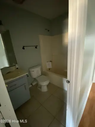 201 Wyndham Circle B, Greenville, NC 27858 – photo 10: bath 1