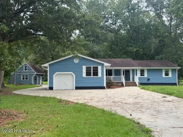 502 Stately Pines Road, New Bern, NC 28560 – photo 1 of 45: 502 Stately Pines Rd.