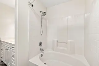 114 Sparta Way, New Bern, NC 28562 – photo 22: Large Tub/ Shower Combo