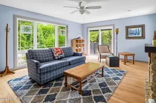 1302 Crest Drive, Aberdeen, NC 28315 – photo 4: Sun filled Living Room