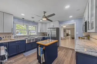 1104 Longview Drive, New Bern, NC 28562 — 3-bedroom home in Sherwood Forest, New Bern, NC, photo 3 of 53: 45-web-or-mls-0C0A8760