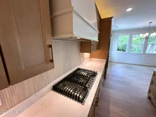 127 Pailin Creek Road, Elizabeth City, NC 27909 — 4-bedroom home in Pailin Creek Landing, Elizabeth City, NC, photo 24 of 59: Gas Cooktop and Vented Hood