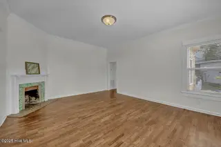1829 Wrightsville Avenue, Wilmington, NC 28403 – photo 10: Living Room