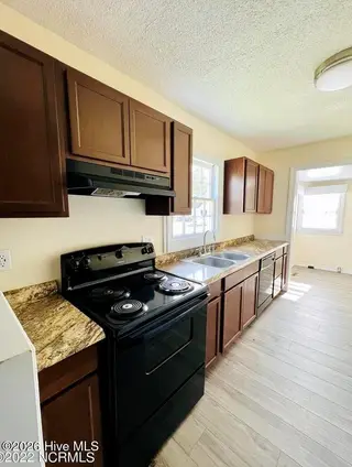 1806 E 3rd Street, Greenville, NC 27858 – photo 4: Kitchen