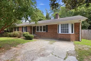 102 N Meade Street, Greenville, NC 27858 – photo 7: 4-web-or-mls-IMG_1232