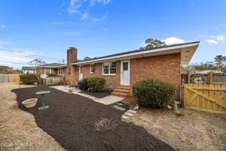 129 Tanbridge Road, Wilmington, NC 28405 – photo 5: 11-web-or-mls-Photo Feb 24 2026, 5 27 35