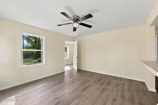 2707 Alabama Avenue, New Bern, NC 28560 — 2-bedroom home in Oakside, New Bern, NC, photo 17 of 54: living room