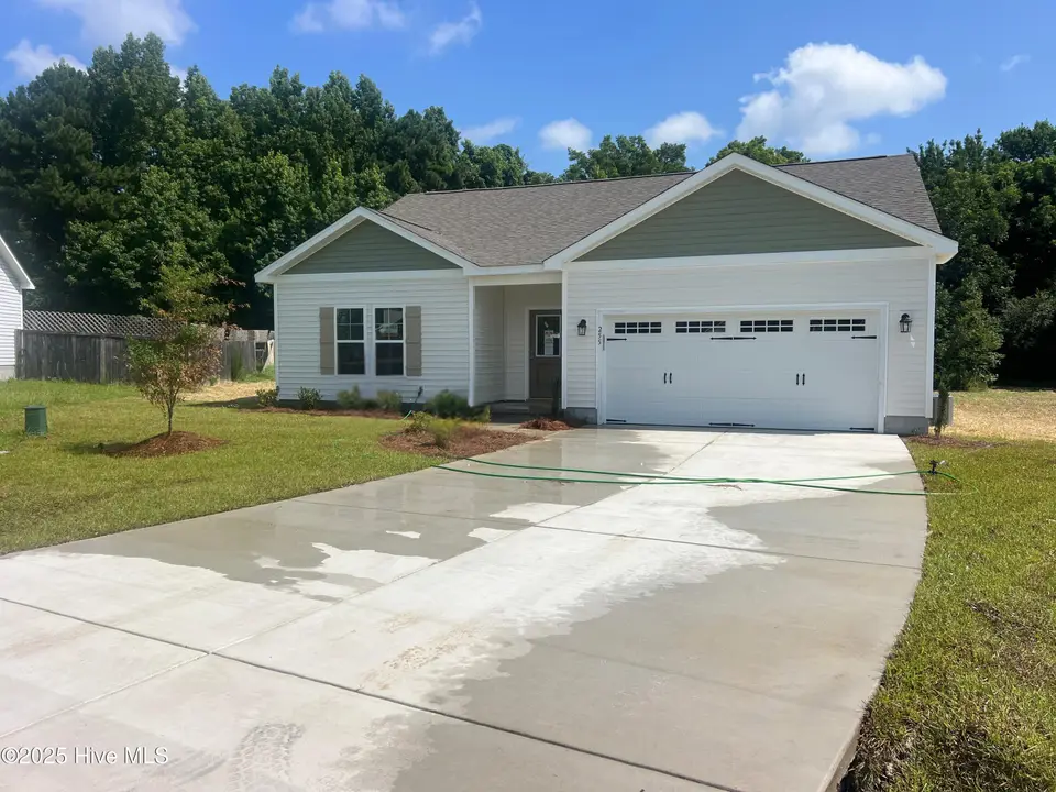 255 Deer Haven Drive, Richlands, NC 28574 – photo 1 of 39: 3b12fdd2-4647-47f9-b558-33c7a3b10736