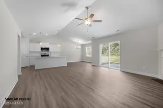 101 Molly Rice Branch Court, Jacksonville, NC 28546 – photo 4: 6-web-or-mls-165 Vista Cay Dr 007