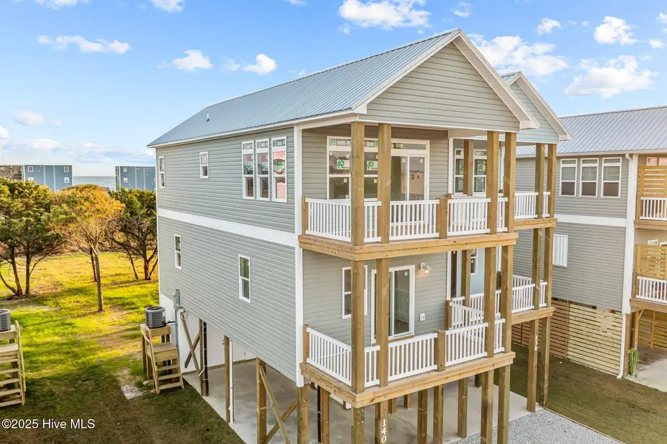 152 Sea Gull Lane 8b, North Topsail Beach, NC 28460 – photo 1 of 38: 39-web-or-mls-06