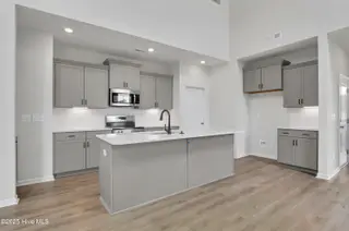 1214 Sunwater Terrace, Leland, NC 28451 — 4-bedroom townhome in Grand Park, Leland, NC, photo 5 of 39: Kitchen