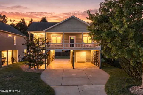 326 NE 56th St, Oak Island