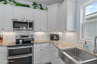 115 Deal Drive, Holden Beach, NC 28462 — 5-bedroom home in Deal, Holden Beach, NC, photo 16 of 70: 115DealDr - 54