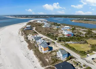 6901 W Beach Drive, Oak Island, NC 28465 – photo 15: 6901 W Beach Dr MLS-9