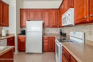 8855 Radcliff Drive NW Unit 43c, Calabash, NC 28467 — 3-bedroom condo in Brunswick Plantation, Calabash, NC, photo 6 of 35: Kitchen