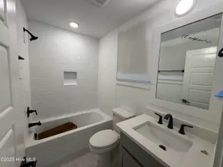 8136 Saltcedar Drive, Wilmington, NC 28411 – photo 18: Guest Bath
