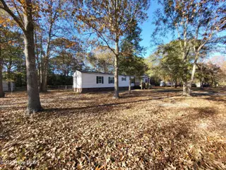119 Edgewater Lane, Richlands, NC 28574 — 2-bedroom manufactured home in Chapel Ridge, Richlands, NC, photo 5 of 34: 119 Edgewater Ln, Richlands, NC