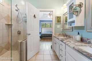 711 Captains Point, Beaufort, NC 28516 – photo 19: Primary ensuite