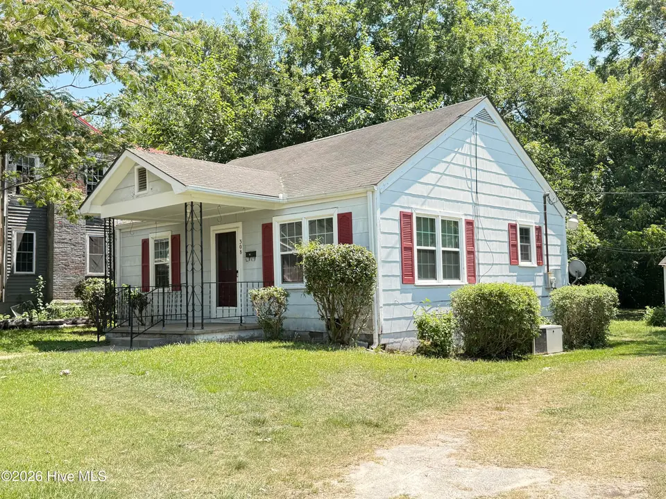 308 E Main Street, Mount Olive, NC 28365 – photo 1 of 13: IMG_7597