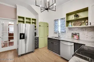 402 S 5th Avenue, Wilmington, NC 28401 – photo 19: Updated kitchen