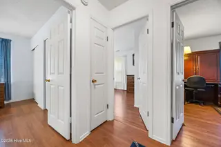 102 Greenbriar Drive, Jacksonville, NC 28546 – photo 23: 23_hallway