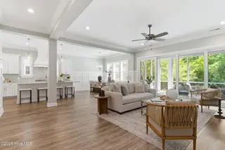 7204 Winchester Terrace, Wilmington, NC 28405 — 4-bedroom home in Landfall, Wilmington, NC, photo 7 of 60: 31-web-or-mls-dsc07950
