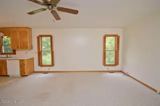 112 James Drive, Emerald Isle, NC 28594 – photo 8: Living Area
