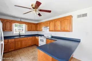 313 W Lewis Street A & B, Whiteville, NC 28472 – photo 11: 313_W_Lewis_St_Whiteville_NC_011