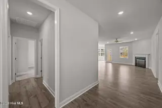 811 Pelican Drive, New Bern, NC 28560 – photo 2: Foyer