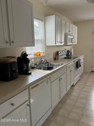 1107 Wyngate Drive, Greenville, NC 27834 – photo 6: IMG_5919