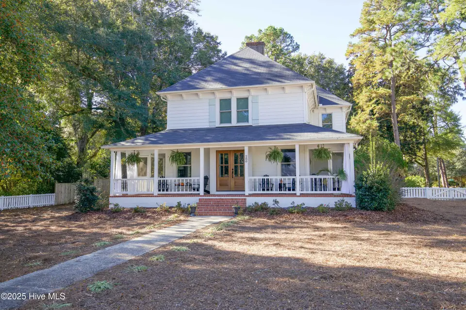 280 W Connecticut Avenue, Southern Pines, NC 28387 – photo 1 of 66: 280 W Connecticut Ave-423