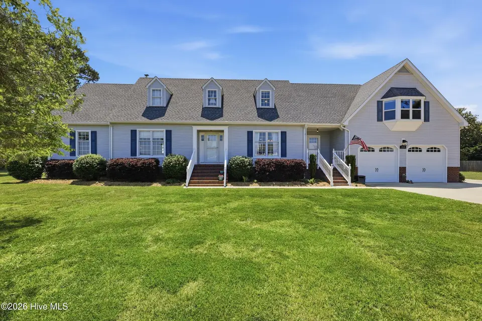 215 Bayshore Drive, Elizabeth City, NC 27909 — 3-bedroom home in Brickhouse Point, Elizabeth City, NC, photo 1 of 68: Front