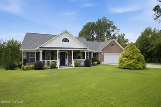 107 Silver Lake Court, Swansboro, NC 28584 – photo 3: 3-web-or-mls-590A5429-edit