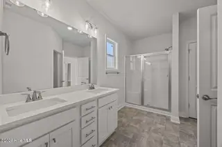 811 Pelican Drive, New Bern, NC 28560 – photo 11: Master Bath
