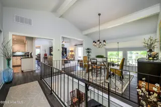 302 Plantation Drive, New Bern, NC 28562 – photo 17: Second Floor Living Space
