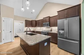 508 Crystal Road, Southport, NC 28461 — 3-bedroom home in Boiling Spring Lakes, Southport, NC, photo 15 of 50: 20_kitchen